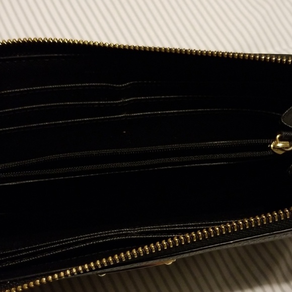 Michael kors black wallet - Picture 3 of 3